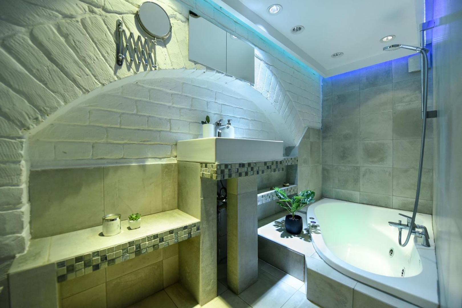 Central Comfort - Duplex-Style Studios On Regina Elisabeta بوخارست المظهر الخارجي الصورة